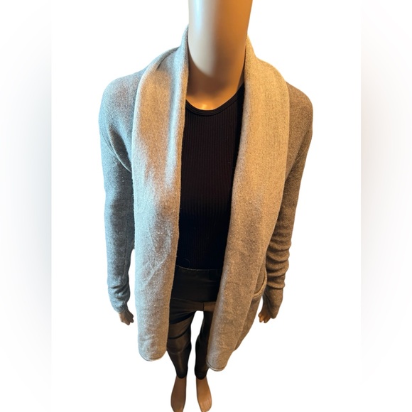 Beautiful and cozy Aritzia cardigan - Picture 4 of 10